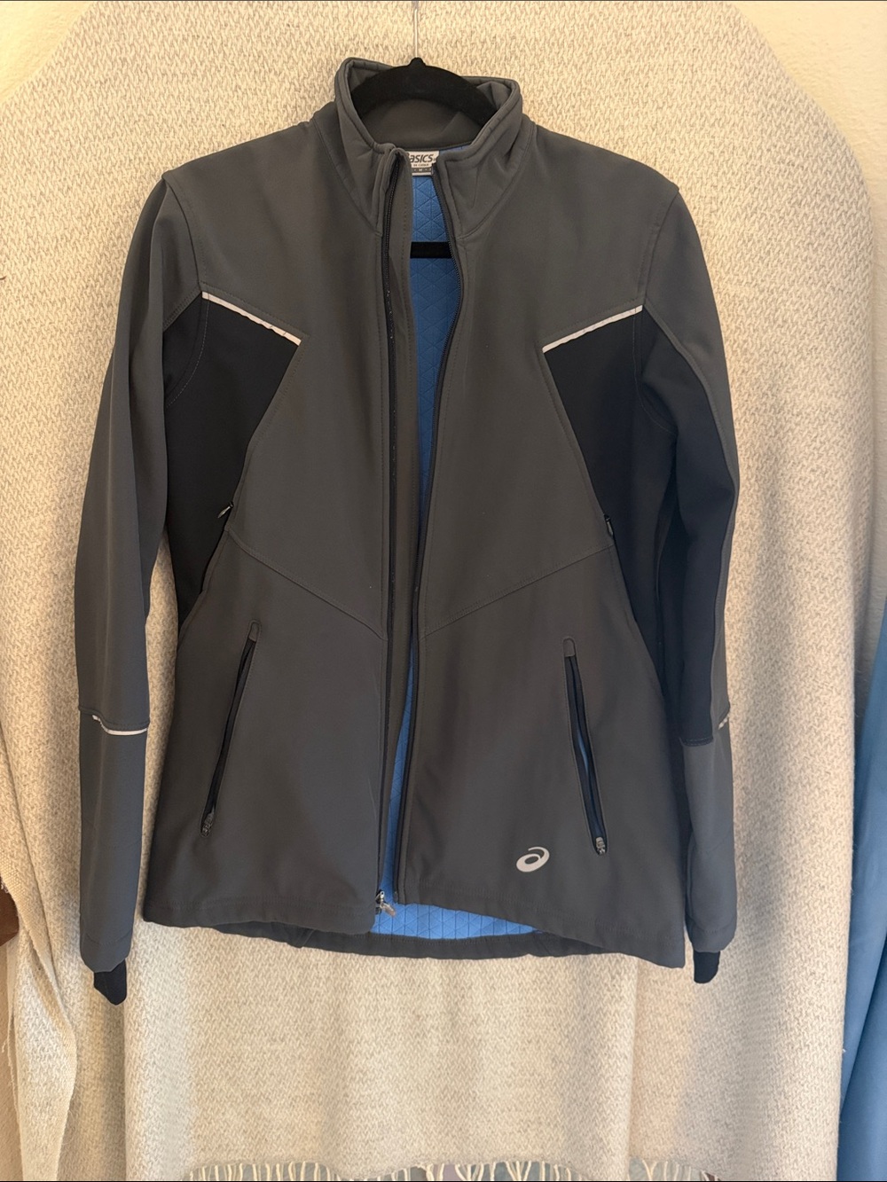 ASICS Women's Dark Gray and Black Softshell Running Jacket